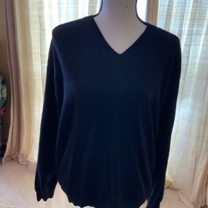 100% black cashmere sweater
